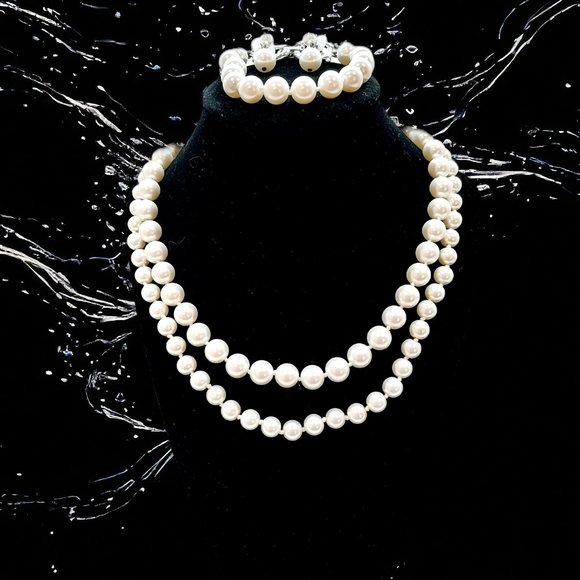 4 PIECE CULTURED PEARL SET: 2 NECKLACES, A BRACELET & PAIR OF EARRINGS - Picture 2 of 8